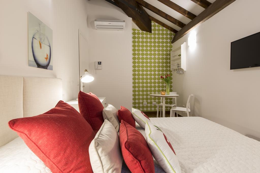 Suite Home Milano Fiera Exterior photo